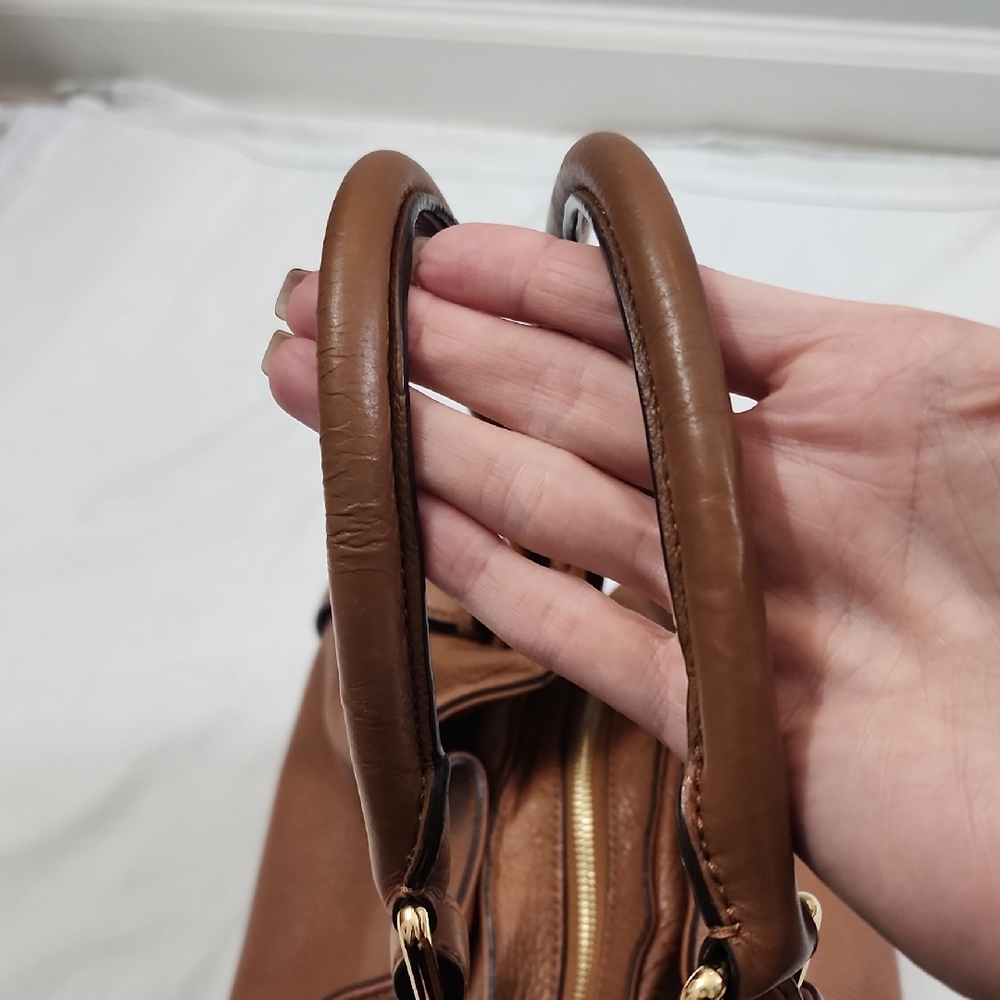 Michael Kors Bedford Tan Leather Hobo Bag With Gold Accents - Picture 4 of 10
